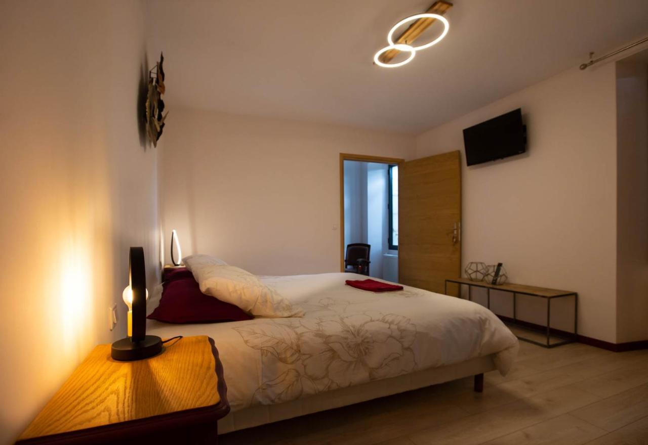 Au Bouchon Hotel Saint-Aigulin Buitenkant foto