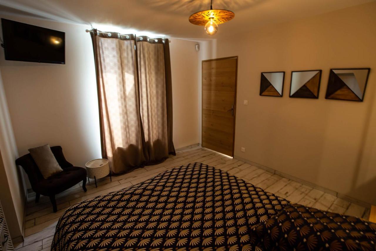 Au Bouchon Hotel Saint-Aigulin Buitenkant foto